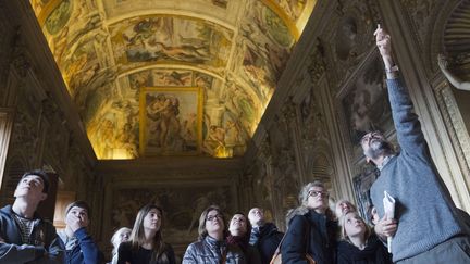 Touristes visitant le Palais Farnese sous la conduite d'un guide en 2014
 (Domenico Stinellis/AP/SIPA)