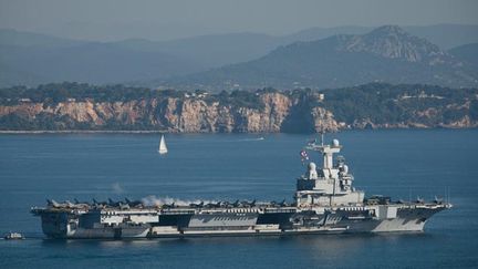 &nbsp; (Ici à son départ de Toulon le 18 novembre, le Charles-de-Gaulle est actuellement au large de la Syrie © MAXPPP)