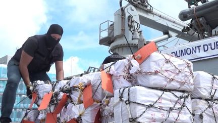 À l'image de la Guyane, la Martinique est l'un des points d'entrée du territoire français pour les trafiquants de drogue. (FRANCEINFO)