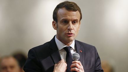 Après avoir rencontré une trentaine d'élus d'Auvergne-Rhône-Alpes, Emmanuel Macron s'est invité à un débat citoyen à Bourg-de-Péage (Drôme), le 24 janvier 2019. (EMMANUEL FOUDROT / AFP)