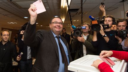 Patrick Mennucci vainqueur de la primaire socialiste pour les municipales &agrave; Marseille, le 20 octobre 2013.&nbsp; (BERTRAND LANGLOIS / AFP)