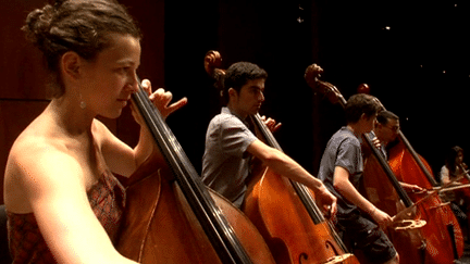 Les jeunes musiciens du National Youth Orchestra of Irak en répétition 
 (France 3 Culturebox)