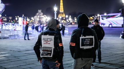 Des policiers protestent à Paris, le 24 novembre 2016, pour soutenir leurs collègues attaqués à Viry-Châtillon (Essonne).&nbsp; (MAXPPP)