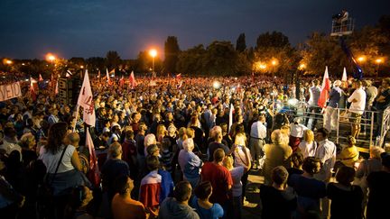 Des opposants aux réformes sur la Cour suprême et sur le Conseil national de la magistrature se rassemblent à Poznan (Pologne), le 22 juillet 2017. (AGENCJA GAZETA / REUTERS)