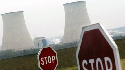 La centrale nucl&eacute;aire de Nogent-sur-Seine (Aube), le 22 f&eacute;vrier 2006.&nbsp; (ALAIN JULIEN / AFP)