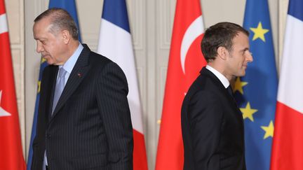 Le président turc Recep Tayyip Erdogan et le président français Emmanuel Macron, le 5 janvier 2018 à Paris. (LUDOVIC MARIN / AFP)