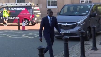 Le procès du footballeur Benjamin Mendy s'est ouvert, mercredi 10 août, au tribunal de Chester, en Angleterre. L'international français comparaît pour six chefs d'accusation, dont huit viols. Il risque la prison à vie. (FRANCE 3)