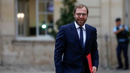 Le nouveau ministre de l'Économie, Antoine Armand, assiste à son premier conseil des ministres, le 23 septembre 2024 à l'Élysée. (IAN LANGSDON / AFP)