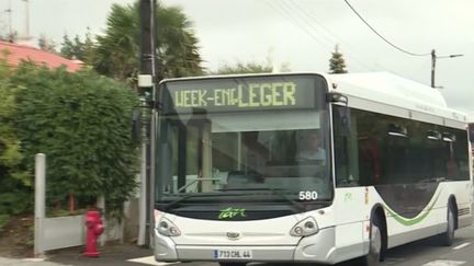 Rentrée 2022 : les bus scolaires doivent faire face à une pénurie de chauffeurs (FRANCEINFO)