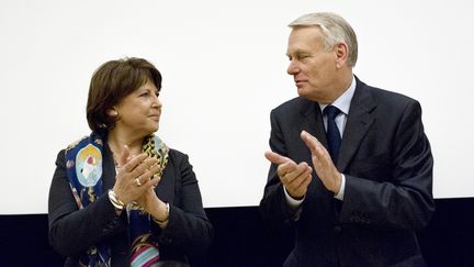 Martine Aubry et Jean-Marc Ayrault lors d'une r&eacute;union du PS &agrave; l'Assembl&eacute;e nationale, &agrave; Paris, le 22 mai 2012. (FRED DUFOUR / AFP)