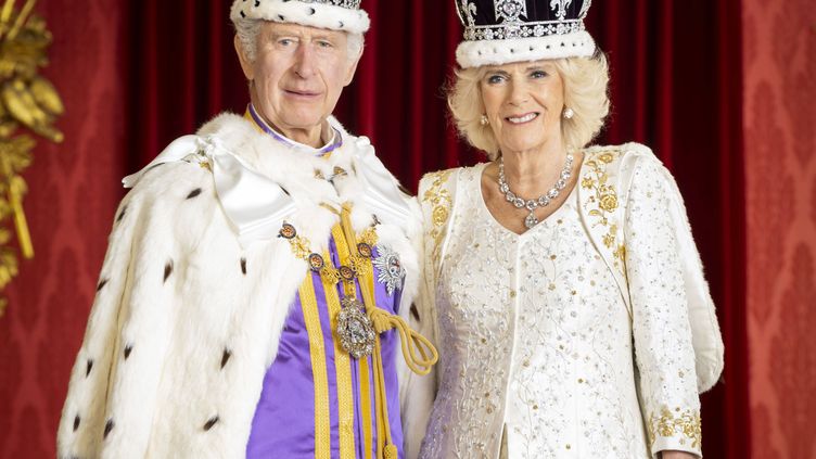 The first official portrait of Charles III and his wife, Camilla, since their coronation, unveiled Monday, May 8, 2023 by the royal family.  (HUGO BURNAND/AP/SIPA/SIPA)