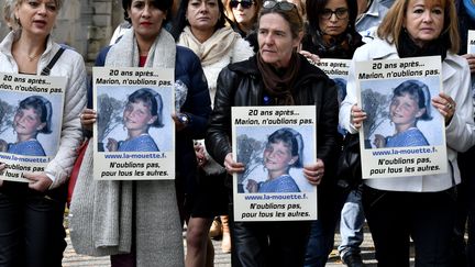 Marche silencieuse à Agen le 14 novembre 2016, en l'honneur de Matrion Wagon, disparue il y a 20 ans. (GEORGES GOBET / AFP)