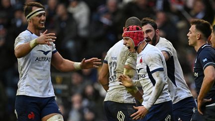 La joie de l'ailier Louis Bielle-Biarrey, auteur du deuxième essai français, celui qui a remis le XV de France dans le bon sens lors du match du Tournoi des six nations en Ecosse, le 10 février 2024. (PAUL ELLIS / AFP)