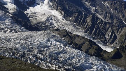 Le glacier des Bossons, sur le&nbsp;Mont Blanc, en France, en 2016. (PHILIPPE DESMAZES / AFP)