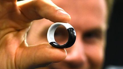 La bague intelligente crée par Icare Technologies. (ROBYN BECK / AFP)