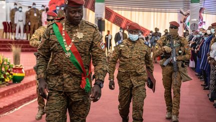 &nbsp;Le lieutenant-colonel Paul-Henri Sandaogo Damiba, président du Burkina Faso, lors de son investiture, à Ouagadougou, le 2 mars 2022. (OLYMPIA DE MAISMONT / AFP)