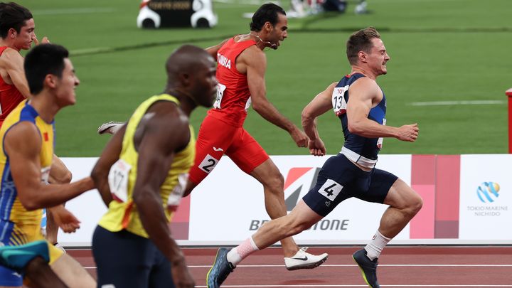 Dimitri Jozwicki lors de la finale du 100m (catégorie T38) des Jeux paralympiques de Tokyo, le 28 août 2021. (France Paralympique / Flickr)