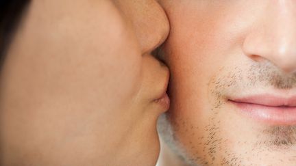 La sensation d'un baiser sur la joue survit aux décennies