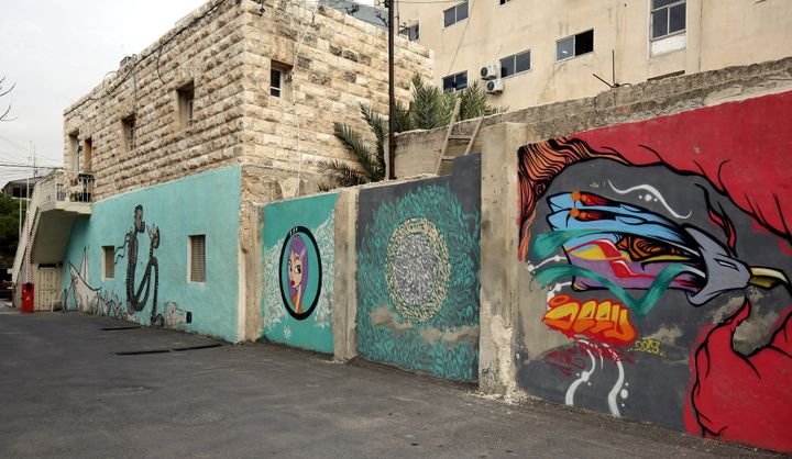 Une rue d'Amman, relookée par les street artistes
 (Khalil Mazraawi / AFP)