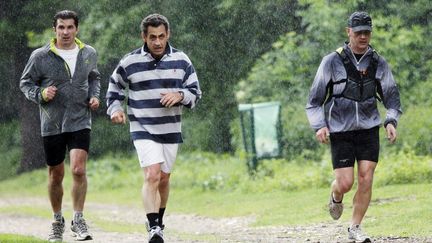 L'ex-pr&eacute;sident Nicolas Sarkozy fait son footing, le 15 mai 2012, &agrave; Paris. (THOMAS SAMSON / AFP)