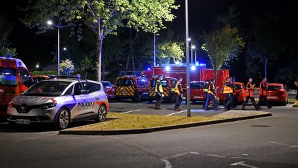 Sur le site de l'accident lors du feu d'artifice à Cholet (Maine-et-Loire), le 14 juillet 2022. (ETIENNE LIZAMBARD / MAXPPP)