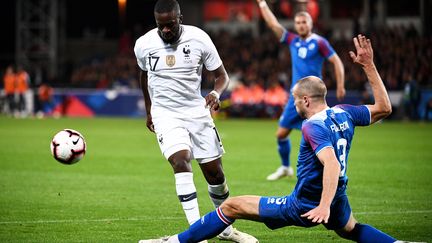 Tanguy Ndombele lors du match France-Islande, le 11 octobre 2018 à Guingamp (Côtes-d'Armor). (FRANCK FIFE / AFP)