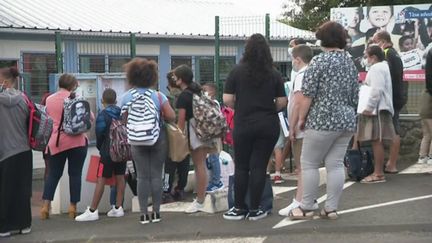 Réunion : l'heLes vacances sont déjà terminées à La Réunion. Dans un contexte sanitaire encore très tendu les élèves reprennent le chemin de l'école.ure de la rentrée scolaire