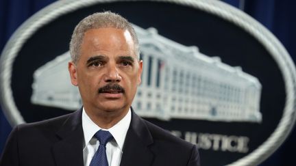 Le procureur g&eacute;n&eacute;ral am&eacute;ricain Eric Holder annonce l'inculpation de cinq responsables de l'arm&eacute;e chinoise pour cyberespionnage, le 19 mai 2014, &agrave; Washington (Etats-Unis). (ALEX WONG / GETTY IMAGES NORTH AMERICA / AFP)