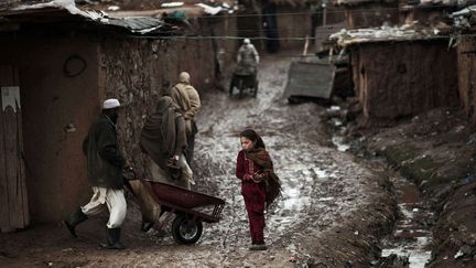 Une r&eacute;fugi&eacute;e afghane dans la banlieue d'Islamabad (Pakistan), le 4 f&eacute;vrier 2013. (MUHAMMED MUHEISEN / AP / SIPA)