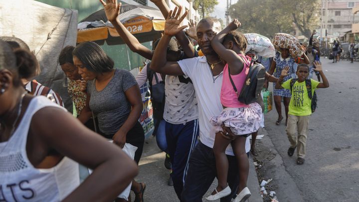 Residents flee during clashes between armed gang members and law enforcement on February 29, 2024 in Port-au-Prince (Haiti).  (ODELYN JOSEPH / AP / SIPA)