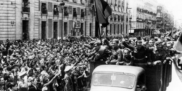 Madrid (Espagne), mai 1942. Accueil triomphal de membres de la Division Azul, de retour du front.  
 (Photo: Berliner Verlag / Archive)