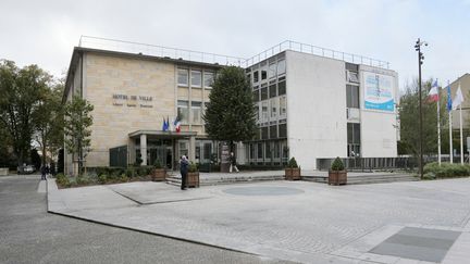 La mairie de Mantes-la-Jolie (Yvelines), le 7 novembre 2013. (JACQUES DEMARTHON / AFP)