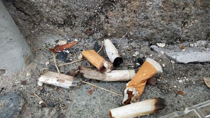 Sur les côtes méditerranéennes, le mégot de cigarette représente 65% des déchets ramassés : c’est le pourcentage le plus élevé de déchets sur les façades maritimes (illustration). (AURÉLIE LAGAIN / RADIO FRANCE)