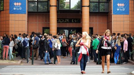 Des étudiants d'une école de commerce, en France, en 2012.&nbsp; (REMY GABALDA / AFP)