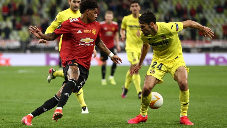 Marcus Rashford face à Alfonso Pedraza lors de finale de la Ligue Europa 2021. (MAJA HITIJ / POOL)