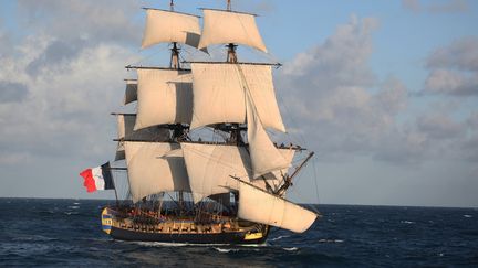 Ce projet de bateau a été lancé en 1997 par l'Association Hermione-La Fayette. Leur souhait était de reconstruire la frégate Hermione, un bateau qui a permis en 1780 à La Fayette de rejoindre l'Amérique et ceux qui sur place luttaient pour leur indépendance. (FRANCIS LATREILLE / ASSOCIATION HERMIONE)