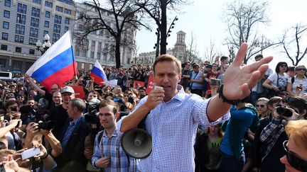 Alexeï Navalny lors d'un rassemblement de protestation contre la réélection de Vladimir Poutine à la présidence de la Russie, le 5 mai 2018 à Moscou. (KIRILL KUDRYAVTSEV / AFP)