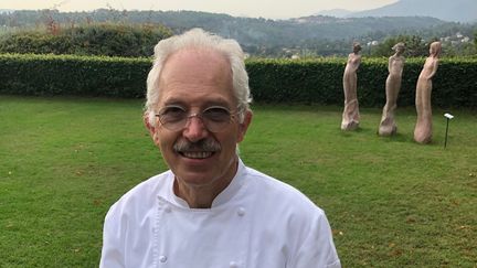 Jacques Chibois, dans son domaine de La Bastide Saint-Antoine, à Grasse. (RF / BERNARD THOMASSON)