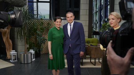 Le président d'Islande,&nbsp;Gudni Johannesson, au côté de sa femme,&nbsp;Eliza Reid, après sa réélection à la tête du pays, le 27 juin 2020 à Reykjavik. (HALLDOR KOLBEINS / AFP)