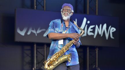 Le saxophoniste Pharoah Sanders le 3 juillet 2017 au festival Jazz à Vienne (Isère) (ALLILI MOURAD / MAXPPP)