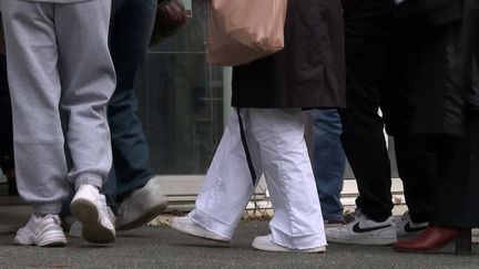 La Faculté de médecine de Tours (Indre-et-Loire) est au cœur d'une polémique. Une banderole sexiste, affichée lors d'une soirée, a suscité de vives réactions. Depuis, les étudiantes dénoncent une culture du viol décomplexée.