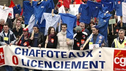 Manifestation contre les licenciements chez Chaffoteaux et Maury à Saint-Brieuc (2006) (© AFP/FRED TANNEAU)