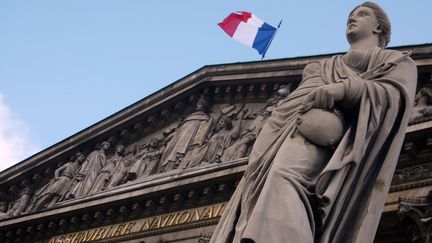 Les d&eacute;put&eacute;s se retrouvent dans l'h&eacute;micycle mardi pour les questions d'actualit&eacute; et le vote du volet fiscal du budget 2013. (JOEL SAGET / AFP)