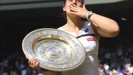 La Fran&ccedil;aise Marion Bartoli a remport&eacute; la finale de l'Open britannique samedi 6 juillet 2013 (FRISO GENTSCH / DPA / AFP)