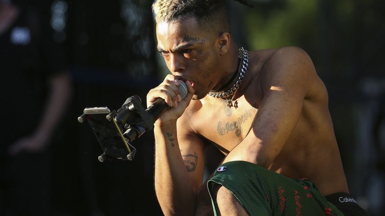 American rapper XXXTentacion, murdered in the street in Florida (USA) in June 2018, here on stage in Miami on May 6, 2017. (MIAMI HERALD / TRIBUNE NEWS SERVICE / GETTY IMAGES)