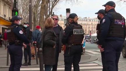 Covid-19 : le retour du masque obligatoire à l’extérieur dans certaines villes&nbsp;&nbsp; (FRANCE 2)