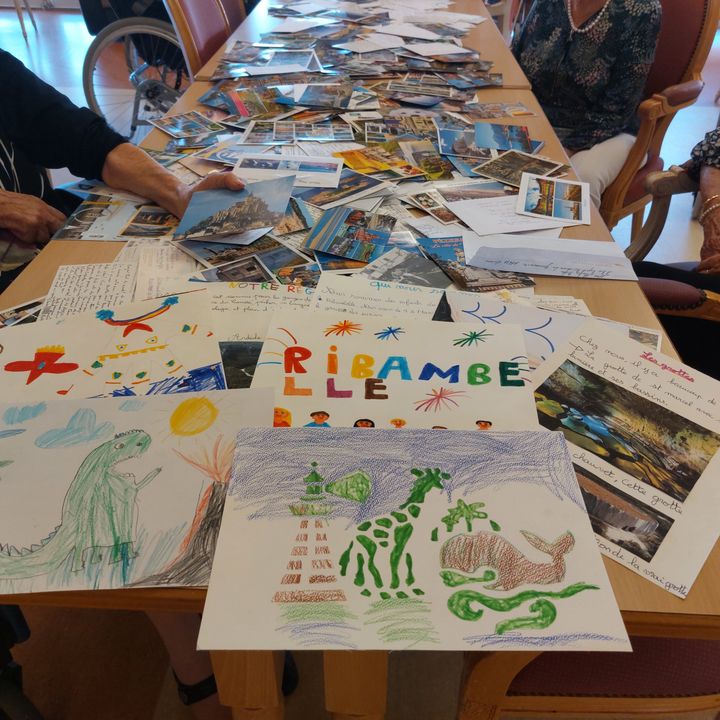 More than 13,000 letters have arrived at the Thaon-les-Vosges nursing home. (JULES BRELAZ / FRANCEINFO)