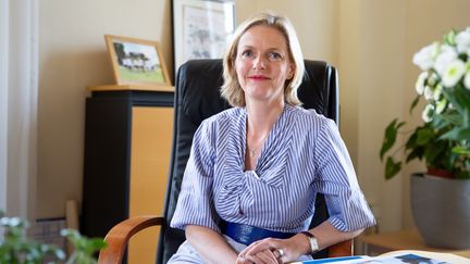 Charline Avenel, alors rectrice de l'académie de Versailles (Yvelines), dans son bureau, le 28 juin 2023. (LEA JAFFREDO / LE PARISIEN / MAXPPP)