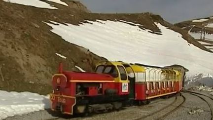 Pyrénées : le petit train d'Artouste reprend du service