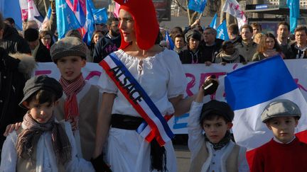 Des participants &agrave; la Manif pour tous &agrave; Paris, le 2 f&eacute;vrier 2014. (PATRICE PIERROT / CITIZENSIDE / AFP)